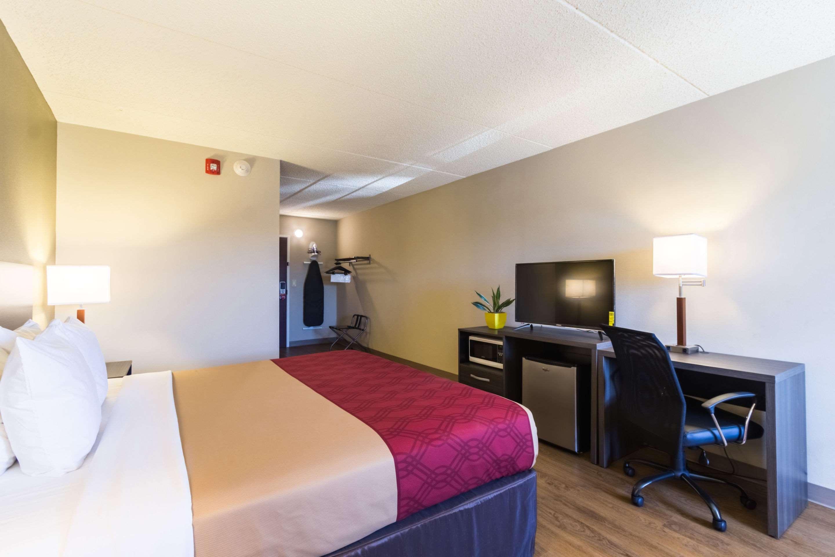 Econo Lodge Harrisburg - Southwest Of Hershey Area Bagian luar foto