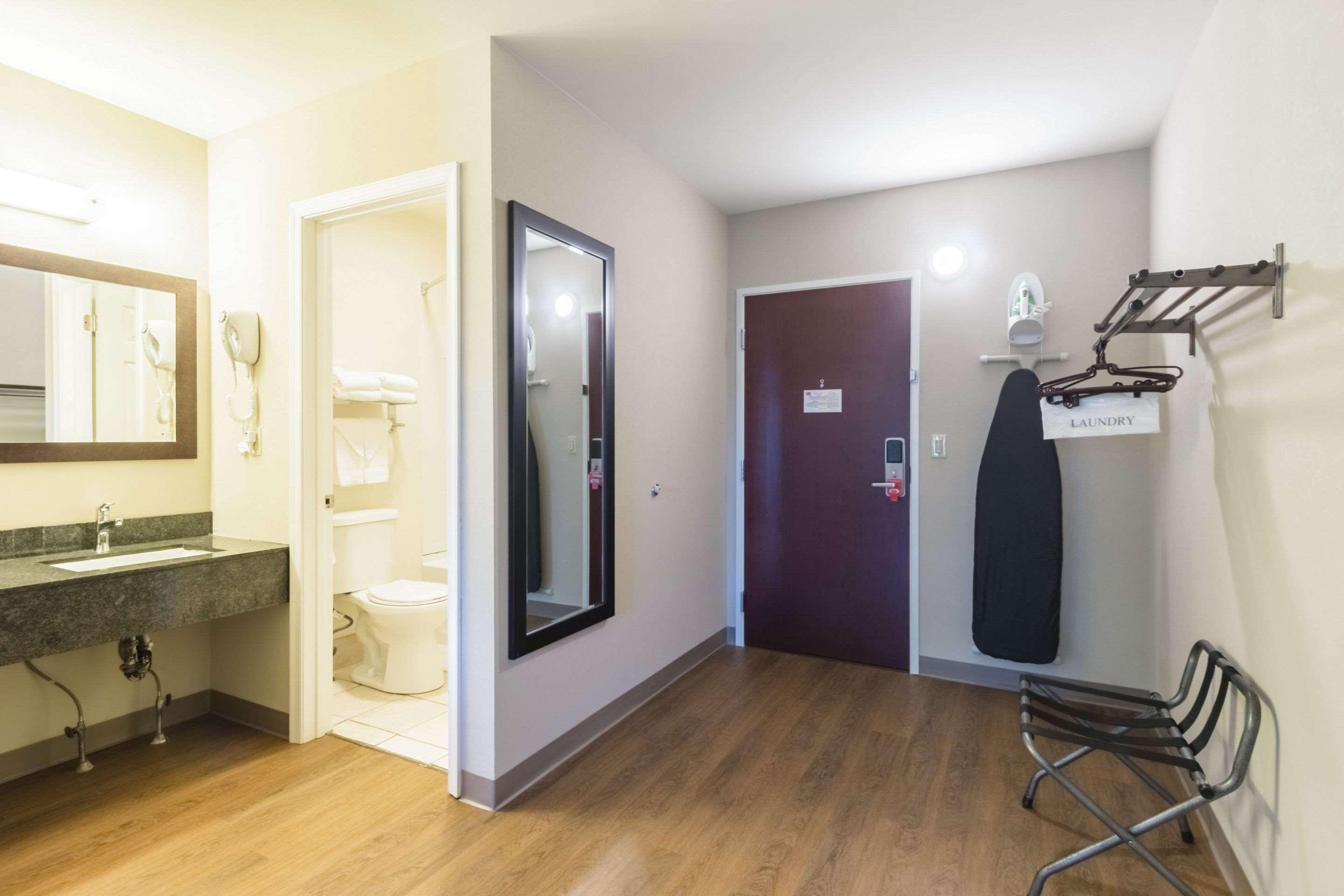 Econo Lodge Harrisburg - Southwest Of Hershey Area Bagian luar foto
