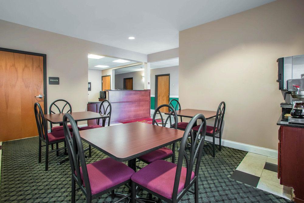 Econo Lodge Harrisburg - Southwest Of Hershey Area Bagian luar foto